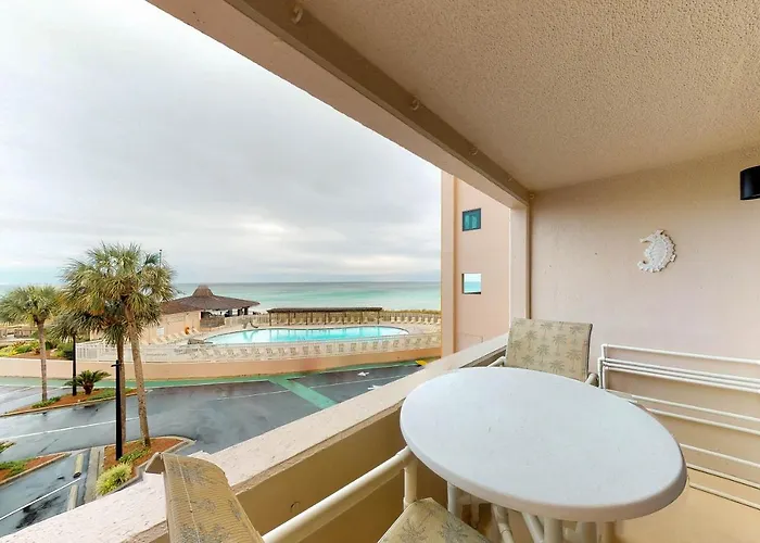 Private villas Jetty East Condos